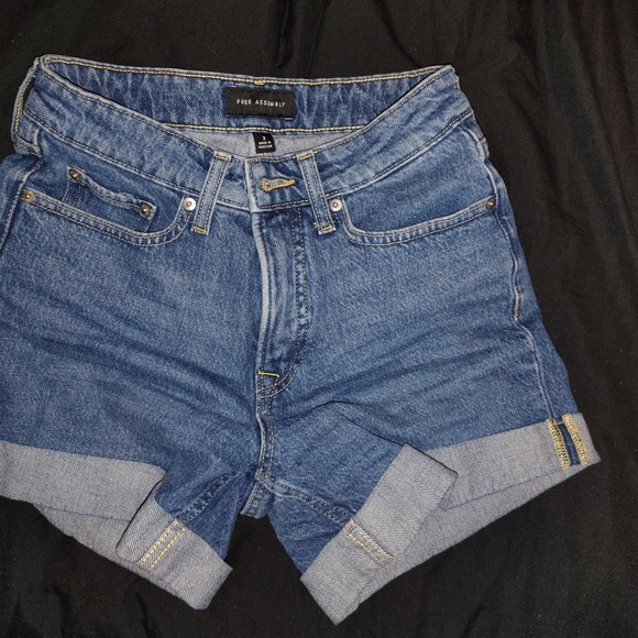 Blue Denim Shorts By Free Assembly S Super Cute - Picture 8 of 12